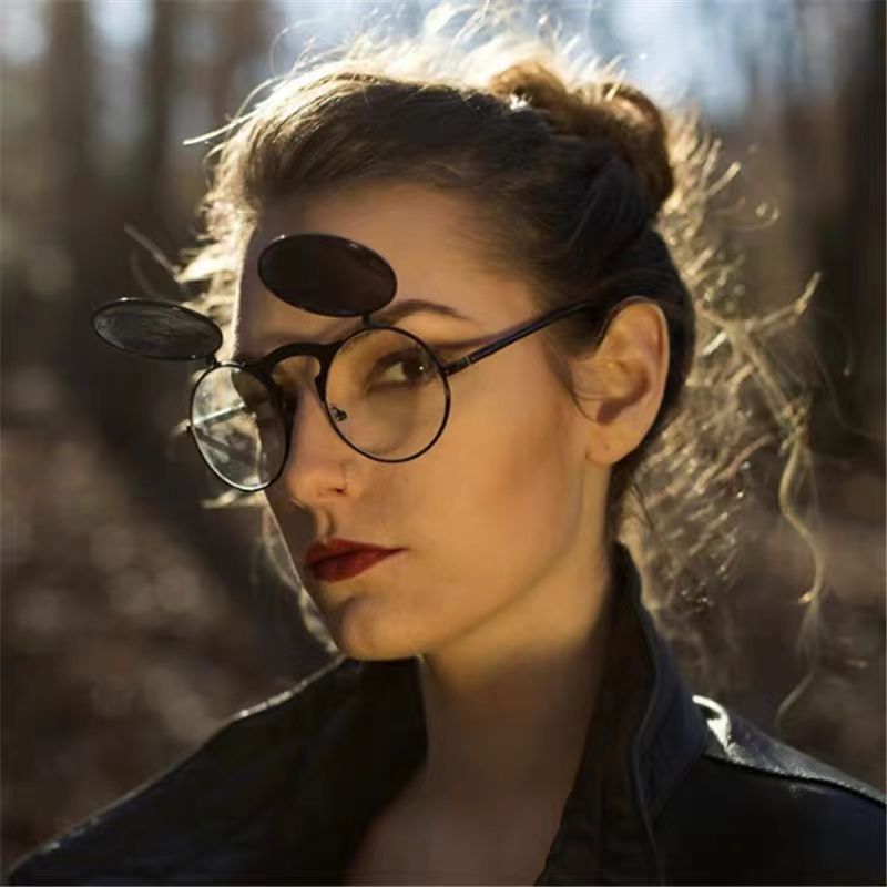 Occhiali da Sole Rotondi Rossi - Glow In The Dark Party Glasses recensione e prezzo